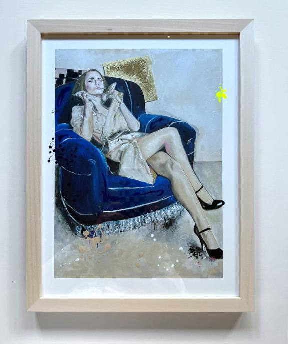 Giclée Print des Werkes „The blue french armchair“ im Glasrahmen