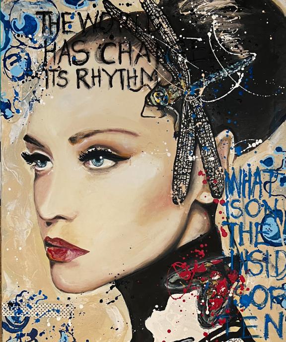 The World has changed, Bild Frau, Portrait mit Libelle, Schmucktext