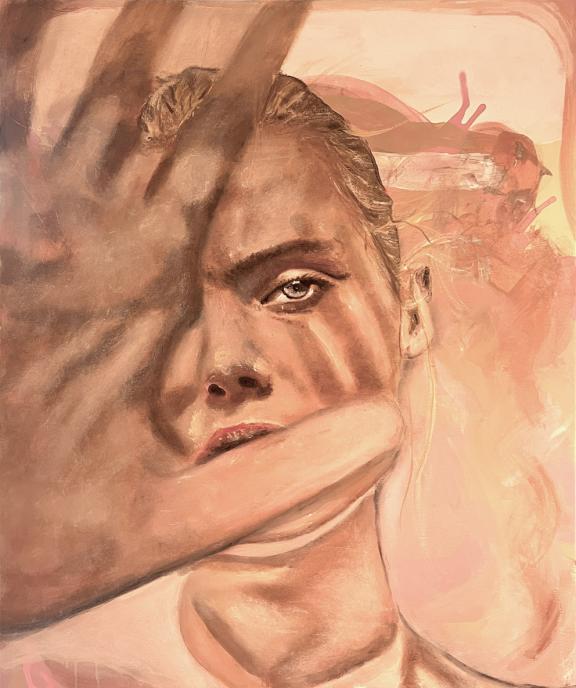 Portrait, Frau hält sich die Hand vor das Gesicht