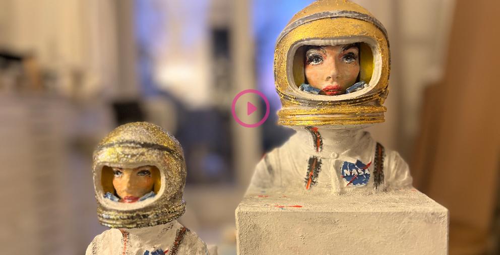 Skulpturen Astronaut im Atelier