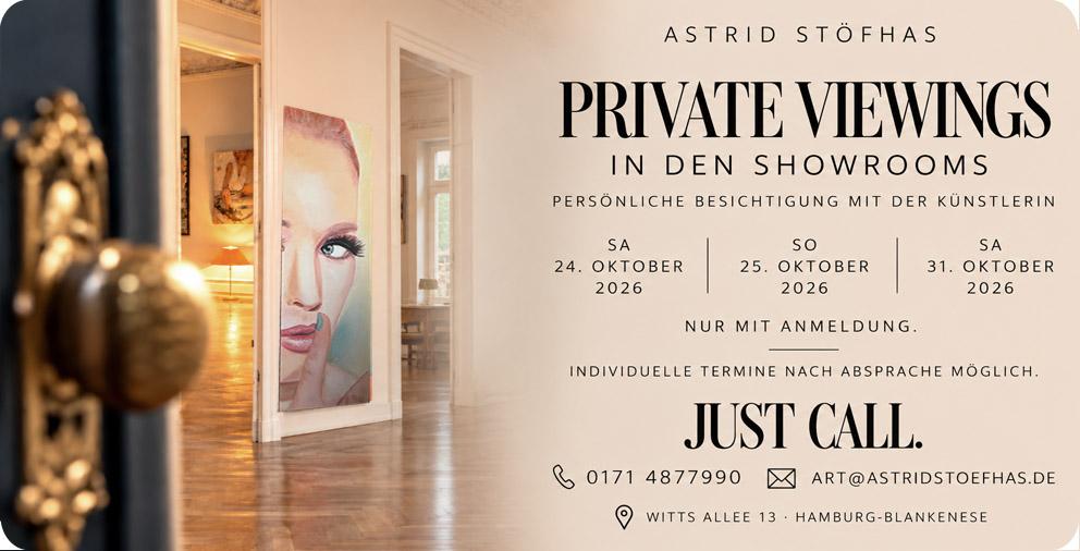 Ein Blick in die lichtdurchfluteten Showrooms von Astrid Stöfhas in Hamburg-Blankenese: Warme Farben, elegantes Parkett und ausdrucksstarke Gemälde schaffen einen persönlichen Rahmen für die Begegnung mit Kunst.  Am 24., 25. und 31. Oktober 2026 lädt die 